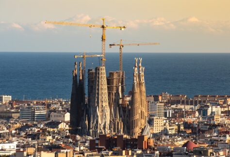 barcelona, sagrada familia, spain-3960591.jpg